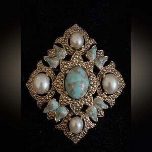 Vintage 1968 Sarah Coventry
"Remembrance" Pin Brooch #6798
Designer Signed